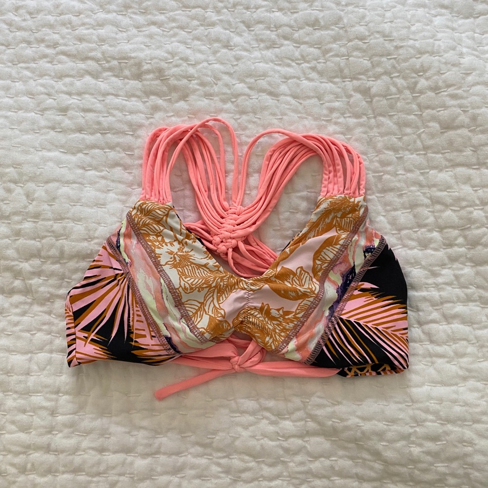 Maaji bikini top!